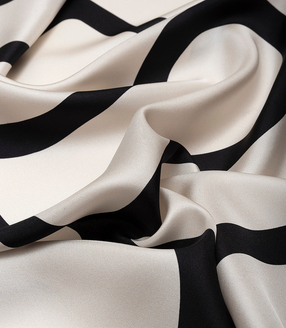 Foulard Ivory & Black – Bold Linework Silk Scarf | NOESI Milano