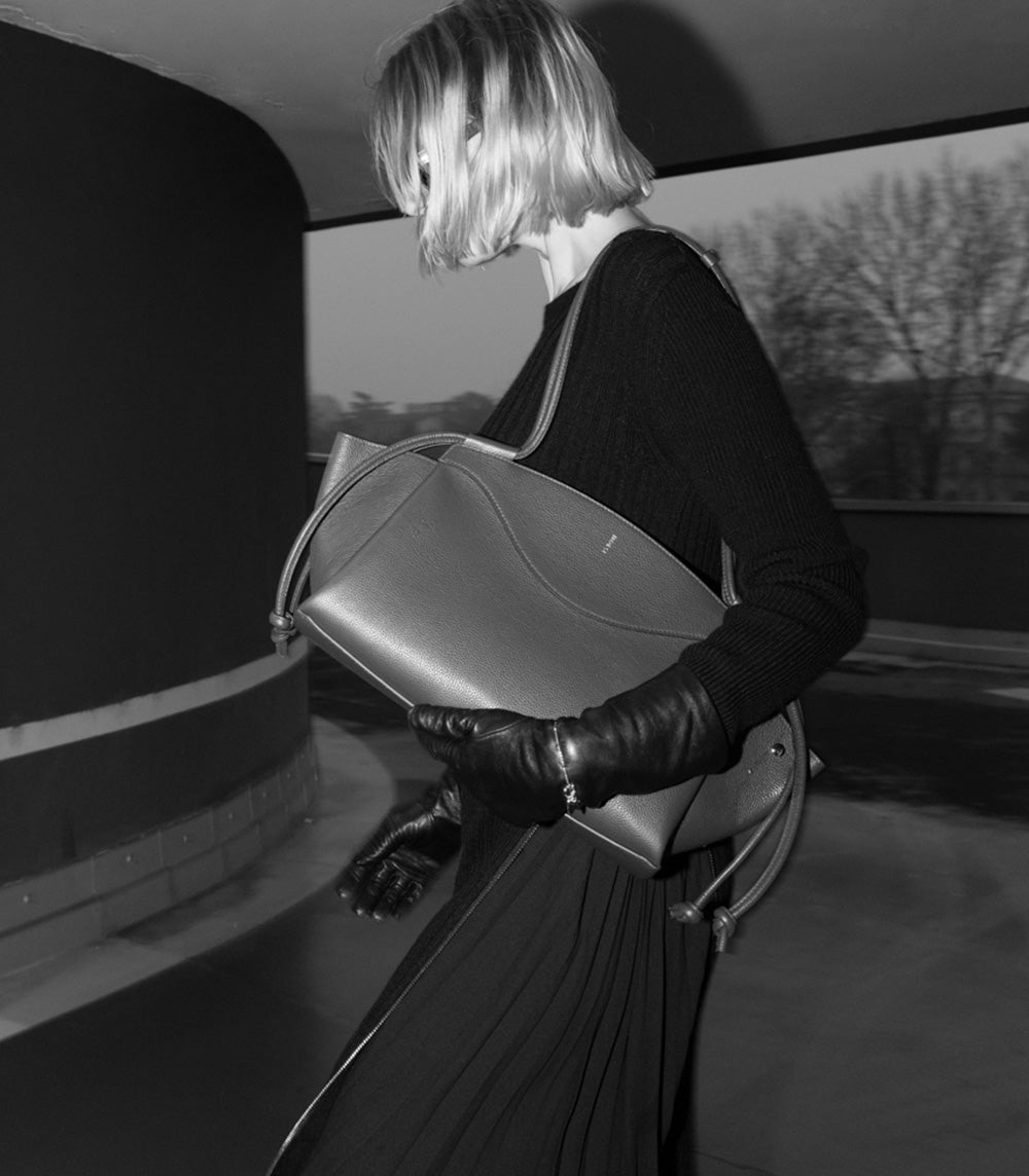 Molly - Leather Black